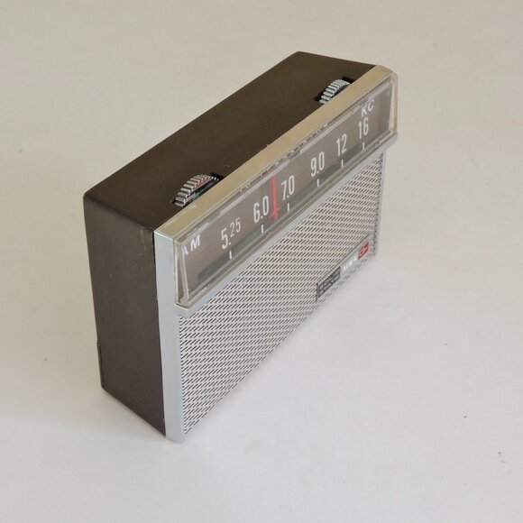 Vintage 1970's Aiwa 10 Transistor Radio With Leather Case - Size 5" x 3" - Picture 3 of 9